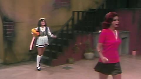 CHAVES - Episódio #9 (1973) Os contrabandistas / Uma visita - p. 1 / Uma vizinha - p. 2