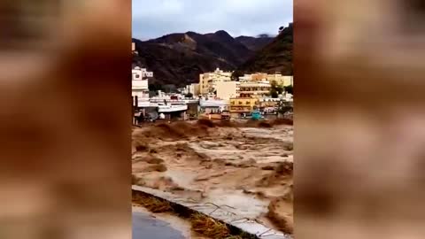 Bencana Teluk Hujan deras melanda Fujairah dan banjir uae Dubai hari ini 2022