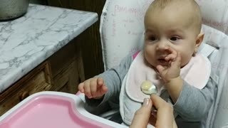 Hilarious! Baby eating mashed potatoes with sour cream! OMG! The most funny baby video ever!