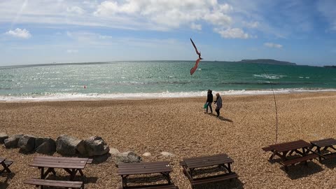 Weymouth beach onna windy and sunny dayĺ