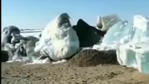 Rare clip from Russia for a snowy tsunami