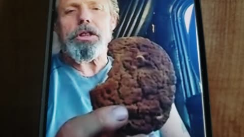 SEVEN ELEVEN CLERK GIVES FREE COOKIES TO OTR TRUCKER