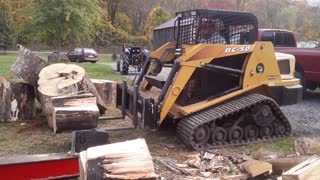 Splitting wood with pap