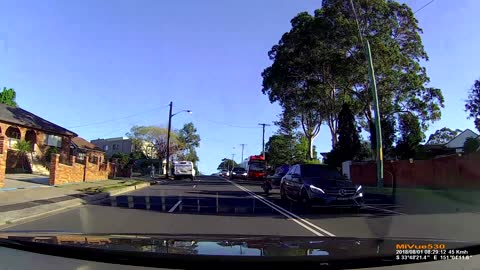 Police Catch Car Going Through Red Light
