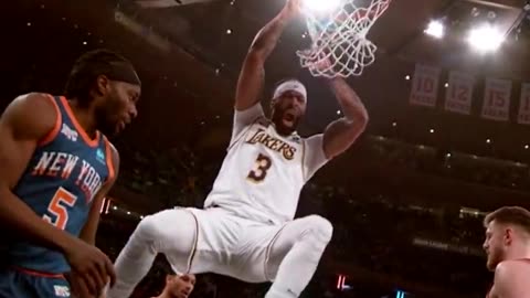 NBA - Anthony Davis rattles the rim on #PhantomCam 💪 Lakers-Knicks