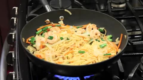 Chinese Stir Fried Noodles with Shrimp