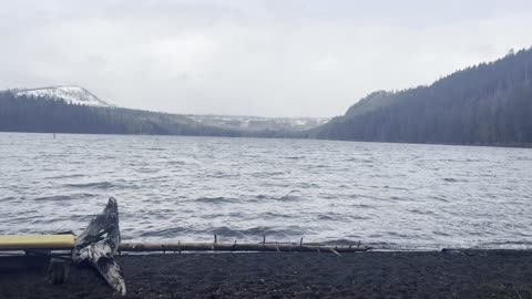 The Beautiful Shoreline of Incredible Suttle Lake – Central Oregon – 4K