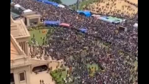 Thousands of Protesters Storm Presidential Palace In Sri Lanka - RISE!