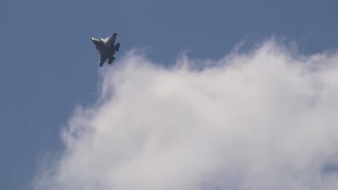 F-35 flyby and impressive vertical climb