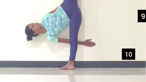 What a Flexible Body This Yoga Girl Is. Look at Her Making a Clock Shape