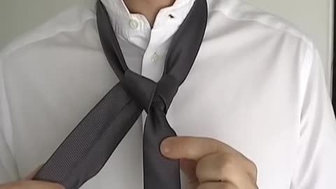 How To Tie a Tie / Windsor (aka full Windsor for double w,,,,,,,,,,,,,