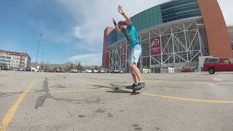 Impressive one-footed skateboarding trick