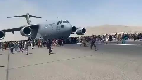 C17 trying to take off from Afghanistan