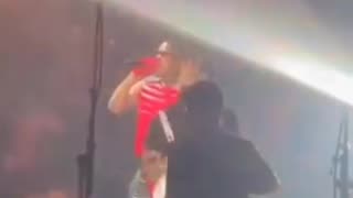 50 Cent Injures Woman Throwing A Mic Into The Audience