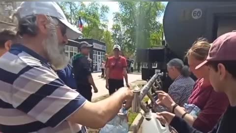 Southern Military District provides drinking water to the residents of Mariupol