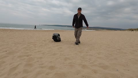 Just going to grab my pick and go . Bournemouth beach