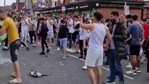 🚨 Leeds Rioters Flip Police Car and Start Bonfires