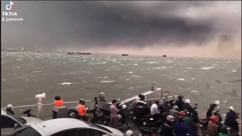 About to storms in Phnom Penh