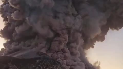 A powerful eruption of the Santiaguito volcano has begun in Guatemala