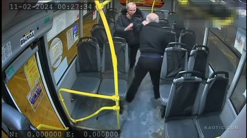 Bus Driver vs. Gunman: Dramatic Struggle on Public Transport 🚍🔫