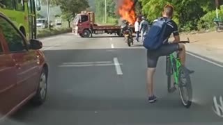 Fuerte trancón en autopista Bucaramanga – Piedecuesta por incineración de vehículo
