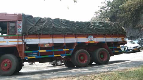 Heavy Load Truck Break down in Big Bench try it after running at Thoppur Forest
