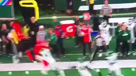 Player Misses Tackle On Mahomes On Purpose (@cantguardmike13)