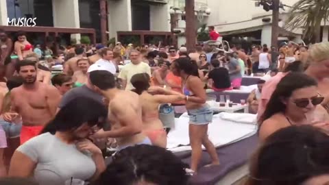 Las Vegas Sexy girls dancing in pool party