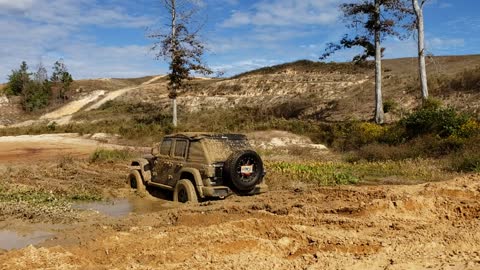 Jeep Wrangler JLU mudding