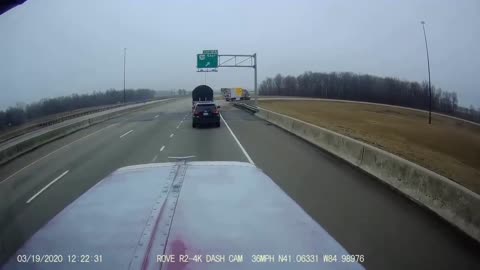 Semi truck has no room for negilgent driver - Crazy Dash Cam Scenes