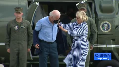 Biden can't get his jacket on