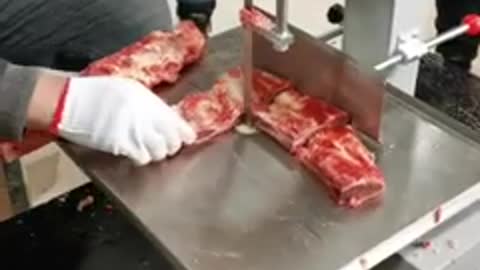 Meat bone cutting machine