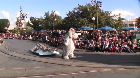 the complete christmas fantasy parade at Disneyland