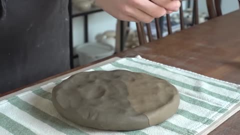 Do you want to make a pottery plate? This is the whole process, part four.