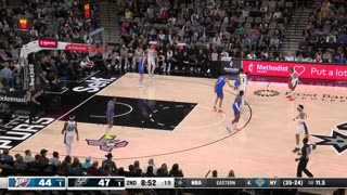 Chet drives to the basket! Wembanyama responds from three! | Spurs vs. Thunder