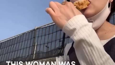 Bird steals woman’s food in shocking footage