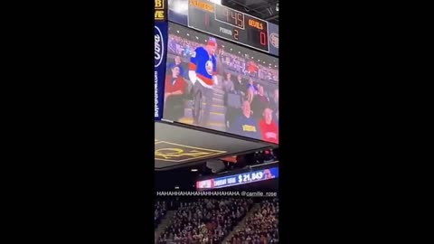 Fake marriage proposal: Man goes down on one knee only to tie shoes at Madison Square Garden