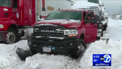 Buffalo snowstorm 2022_ Unbelievable 77 inches of snow!