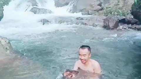 bath with monkey
