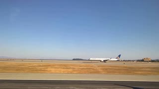 Simultaneous takeoff, 737 vs 757 side by side