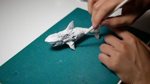 Can paint and sculpt well at the same time