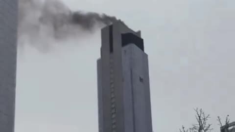 Smoke spotted bursting out of an under-construction skyscraper near One World Trade Center