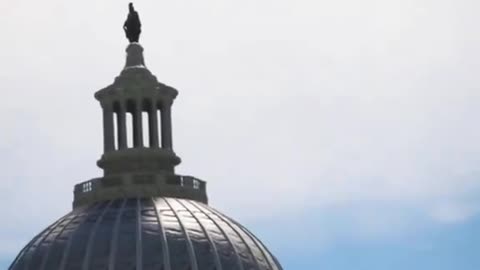 F-35 fighter jet caught hovering right on top of the US Capital