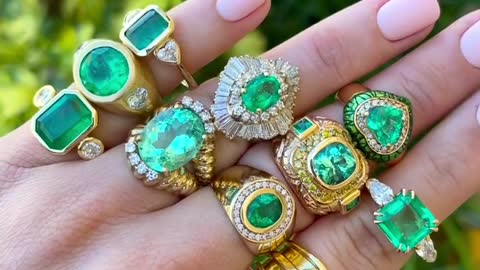 HOW DO EMERALDS LOOK IN ALL LIGHTING and examples of how it looks in different lighting