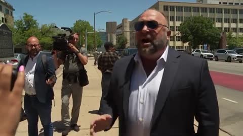 Alex Jones speaks to reporters on day 6 of his trial _ FOX 7 Austin