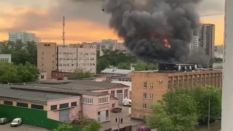 🔥 The former "Toros" machine-building plant is on fire in Moscow.