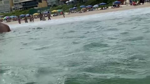 Curtindo uma tarde na praia de Quatro Ilhas, Bombinhas - SC | Som Ambiente