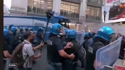 Italy - Police attacking citizens