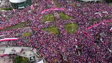 Thousands rally in Poland's Warsaw ahead of election