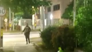 Lanzan granada a estación de Policía de Los Caracoles